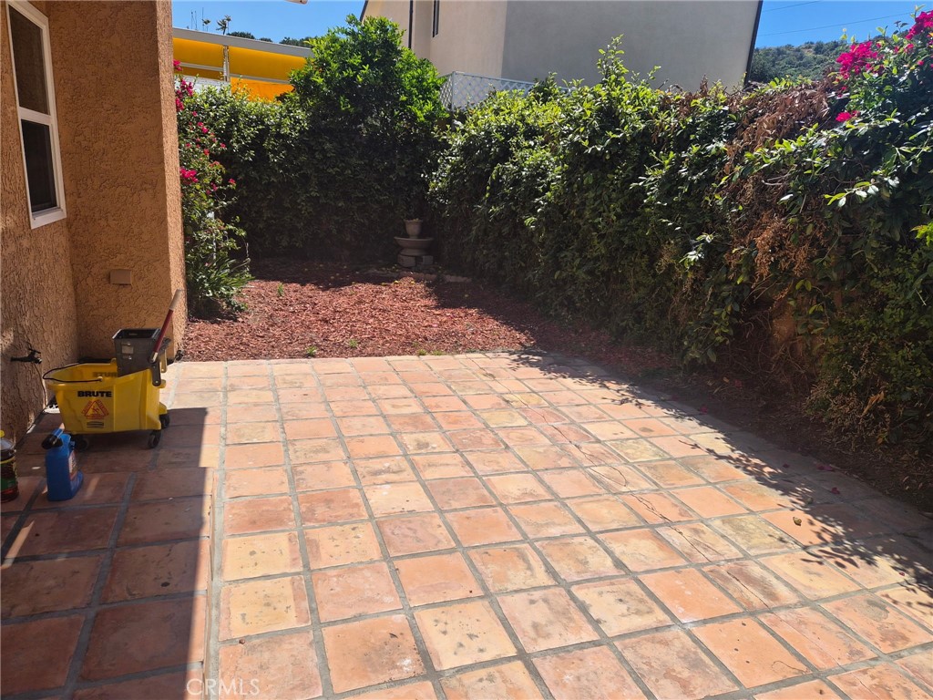 https://media.crmls.org/medias/2f2beff0-b21d-4ff5-bb26-64b2f6590813.jpg?preset=X-Large