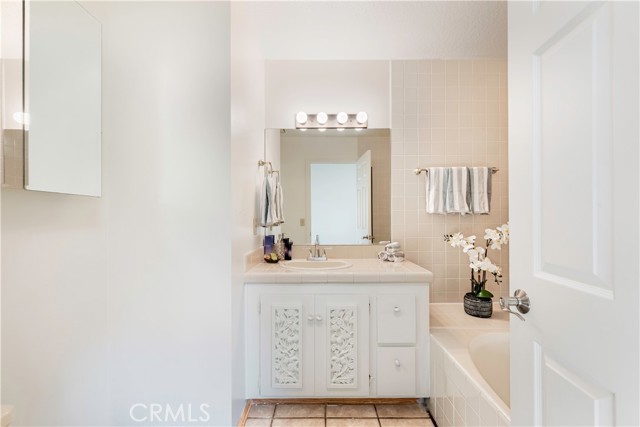 Detail Gallery Image 31 of 34 For 4425 E 5th a,  Long Beach,  CA 90814 - 3 Beds | 2/1 Baths