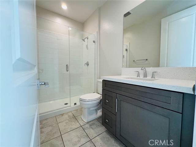 Detail Gallery Image 7 of 11 For 200 Holliston, Lake Forest,  CA 92630 - 4 Beds | 4 Baths