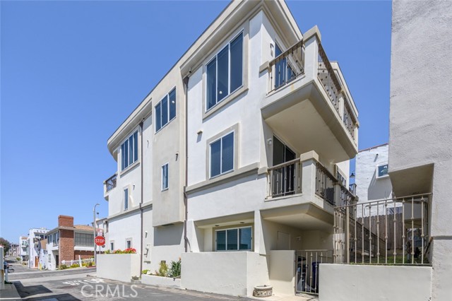 Detail Gallery Image 3 of 53 For 216 23rd St, Manhattan Beach,  CA 90266 - 4 Beds | 3 Baths