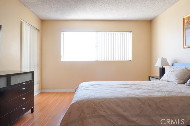 570 W Stocker Street, Glendale CA: https://media.crmls.org/medias/2f2f0b08-211e-4d41-b6e7-69c1e800b03d.jpg