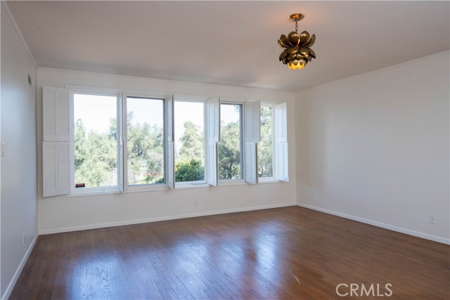 2475 Sunset Drive, Riverside CA: https://media.crmls.org/medias/2f2fd222-0900-4a98-882a-64f87a7cd2b6.jpg