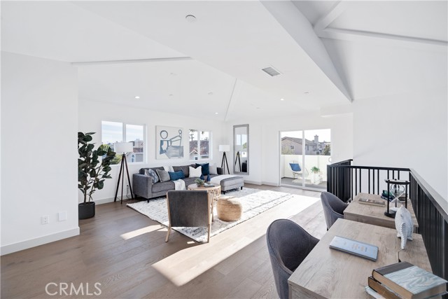 Naturally Bright Loft with Adjoining Balcony and Bath