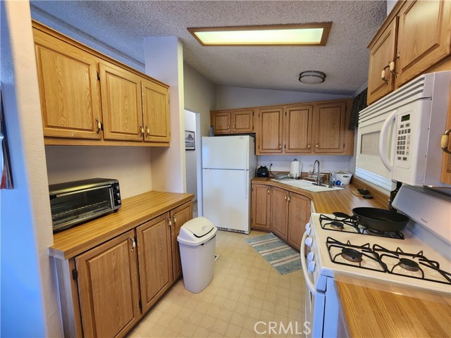 Detail Gallery Image 9 of 30 For 19251 Brookhurst St #68,  Huntington Beach,  CA 92646 - 2 Beds | 2 Baths