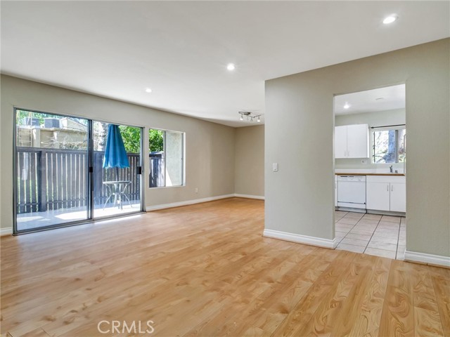 Detail Gallery Image 2 of 28 For 18350 Hatteras #123,  Tarzana,  CA 91356 - 3 Beds | 2 Baths