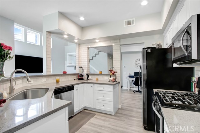 Detail Gallery Image 7 of 15 For 3701 Camino Anguilla, Riverside,  CA 92503 - 3 Beds | 2/1 Baths