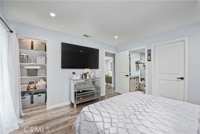 Detail Gallery Image 21 of 52 For 13608 Bassett St, Valley Glen,  CA 91405 - 6 Beds | 4 Baths