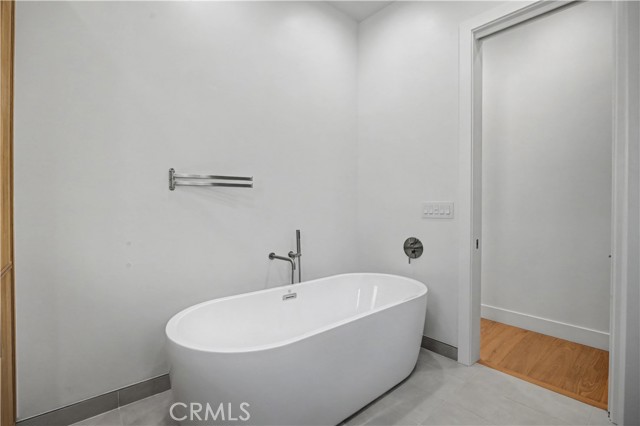 Detail Gallery Image 14 of 29 For 2205 Marshalfield #B,  Redondo Beach,  CA 90278 - 4 Beds | 3/1 Baths