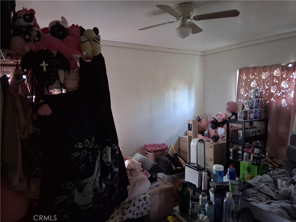 https://media.crmls.org/medias/2f3184b3-955e-469a-8040-559368430664.jpg?preset=X-Large