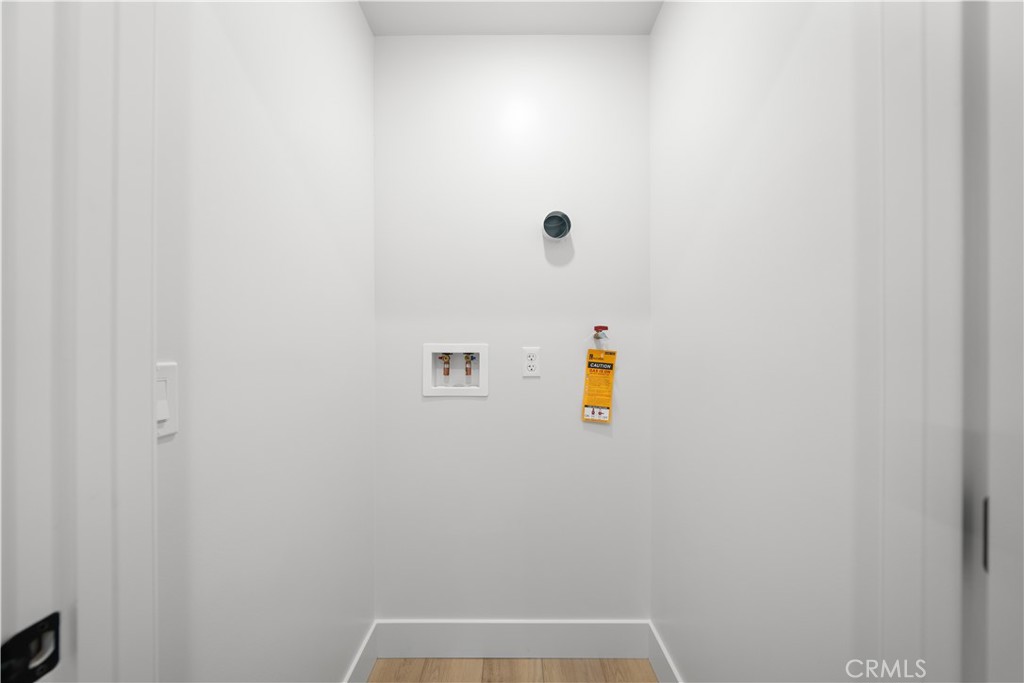 https://media.crmls.org/medias/2f32ad03-e58a-4655-8717-dfcbe4682a4c.jpg?preset=X-Large