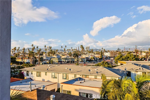 Detail Gallery Image 22 of 22 For 1704 S Redondo Bld, Los Angeles,  CA 90019 - 4 Beds | 4 Baths
