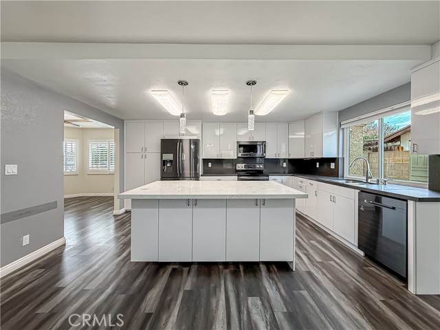 Detail Gallery Image 5 of 22 For 1814 Glenview Ave, Simi Valley,  CA 93063 - 4 Beds | 2/1 Baths