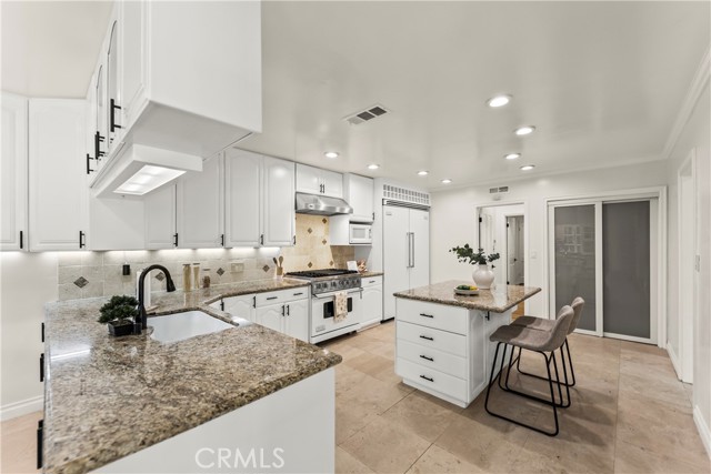 Detail Gallery Image 17 of 43 For 4428 Saugus Ave, Sherman Oaks,  CA 91403 - 4 Beds | 4 Baths