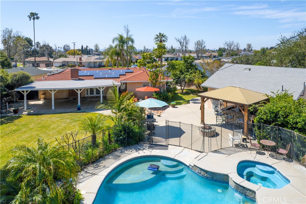 818 W Bonnie Brae Court