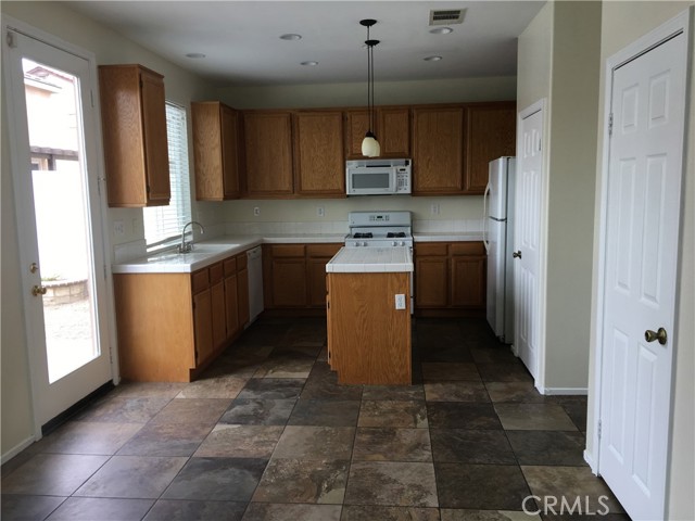 1911 Cefalu Court, Riverside CA: https://media.crmls.org/medias/2f349d4b-1549-4f57-abfb-1201de53679b.jpg
