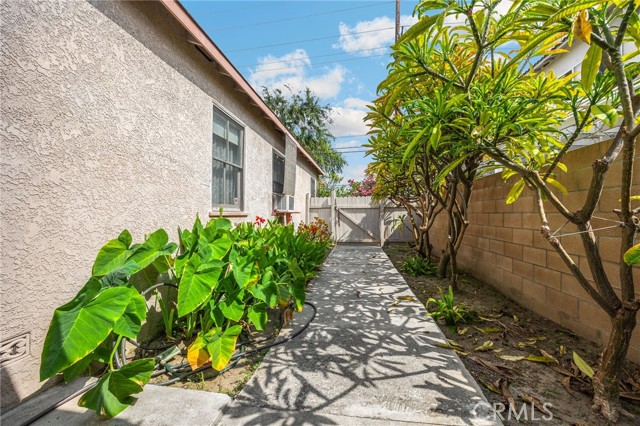 2100 W Valencia Drive, Fullerton CA: https://media.crmls.org/medias/2f3511ad-790f-4fa0-a400-93974ab71b5a.jpg
