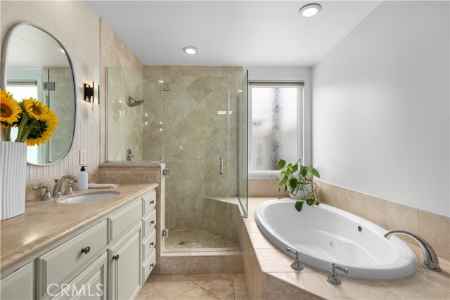 807 Crest Drive, Manhattan Beach CA: https://media.crmls.org/medias/2f35564e-46ec-42b2-892d-dfcfb5363dc0.jpg