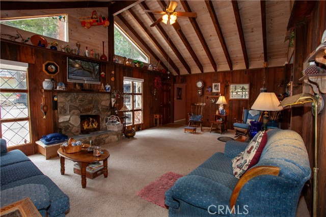Detail Gallery Image 5 of 28 For 31510 Overhill Dr., Running Springs,  CA 92382 - 3 Beds | 3 Baths