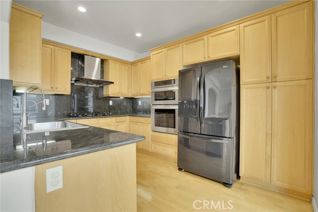 Detail Gallery Image 10 of 30 For 2889 Plaza Del Amo, Torrance,  CA 90503 - 3 Beds | 3 Baths