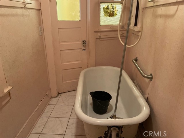 5125 avenue Woodlawn, Los Angeles CA: https://media.crmls.org/medias/2f36af9c-27b5-4f4c-8d64-74326baea9ee.jpg