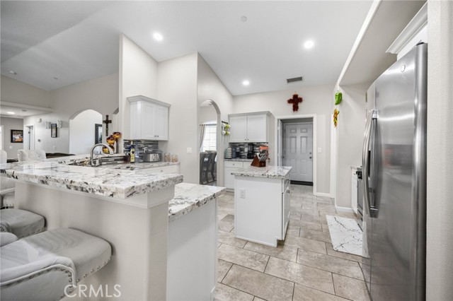 Detail Gallery Image 7 of 17 For 7590 Arrowhead Lake Rd, Hesperia,  CA 92345 - 4 Beds | 2 Baths