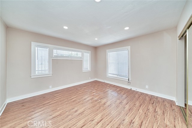 Detail Gallery Image 5 of 16 For 1329 W 37th Dr, Los Angeles,  CA 90007 - 4 Beds | 2 Baths