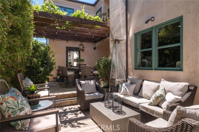 Image 37 of 75 For 1001 4th  