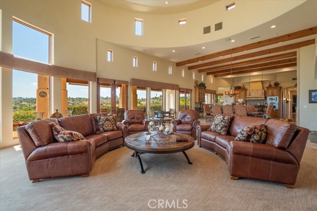 1917 Santa Margarita Drive, Fallbrook CA: https://media.crmls.org/medias/2f379a34-1f13-4c20-a240-18261ce9d2d0.jpg