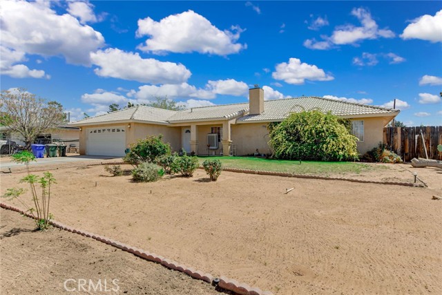 21919 Standing Rock Avenue, Apple Valley CA: https://media.crmls.org/medias/2f37d25a-75d8-4e72-ac20-13c38a30c3bb.jpg
