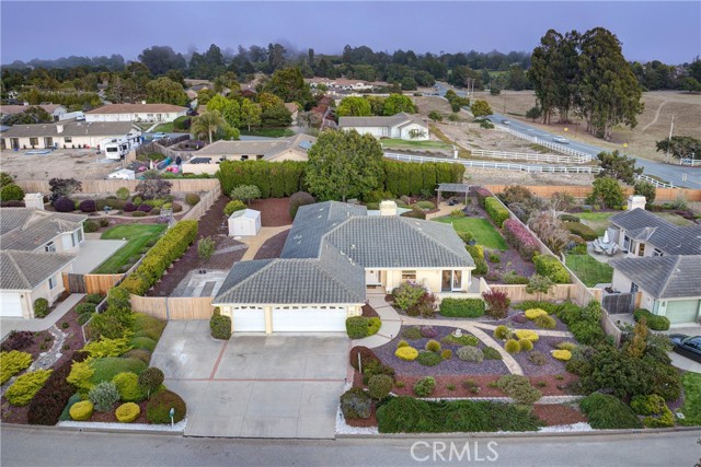 585 Red Tail Meadow Lane, Arroyo Grande CA: https://media.crmls.org/medias/2f37fb64-166b-49f0-95b3-a8d1647e67b7.jpg