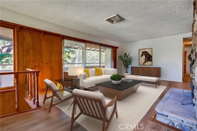 7951 Glenties Lane, Sunland CA: https://media.crmls.org/medias/2f38babb-ad87-4862-864f-adb36235ccdf.jpg