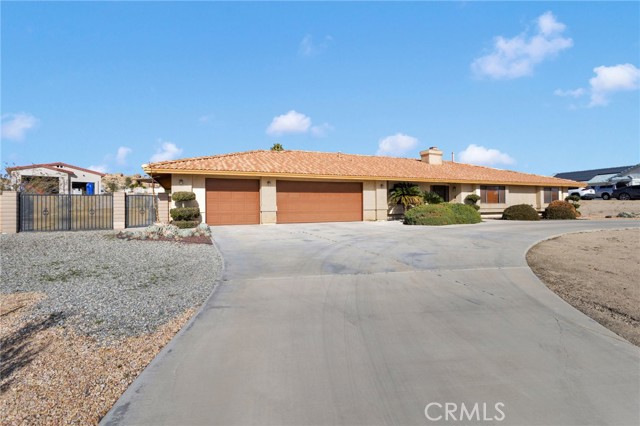 Detail Gallery Image 3 of 66 For 16466 Tude, Apple Valley,  CA 92307 - 4 Beds | 3 Baths