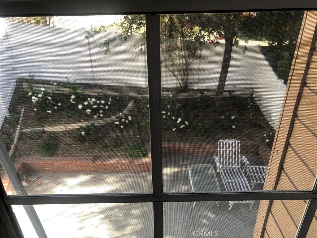 https://media.crmls.org/medias/2f38db74-47c2-4ade-9310-2db53b61771c.jpg?preset=X-Large