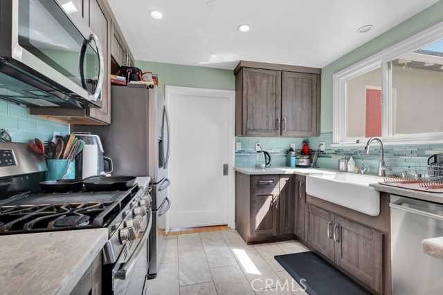 Detail Gallery Image 4 of 31 For 10549 Mcclemont Ave, Tujunga,  CA 91042 - 4 Beds | 2 Baths