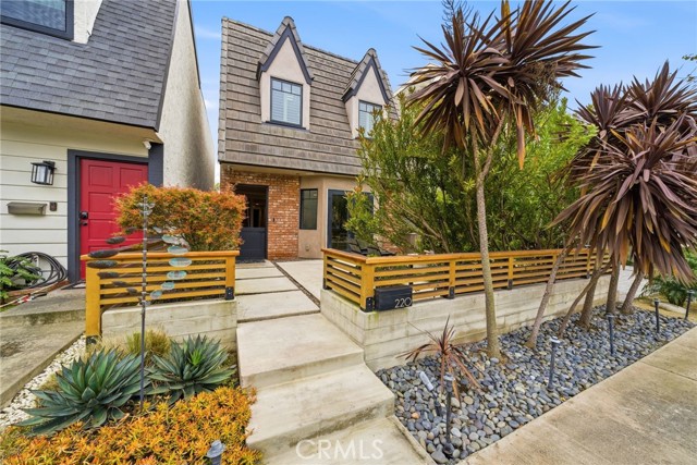 Detail Gallery Image 2 of 47 For 220 Detroit Ave, Huntington Beach,  CA 92648 - 3 Beds | 2/1 Baths