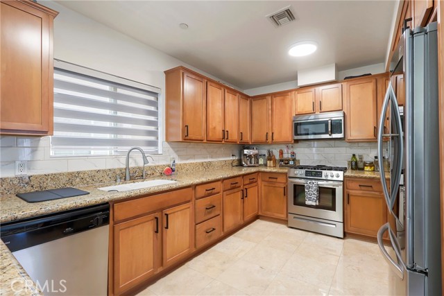 Detail Gallery Image 12 of 25 For 1611 W 208th #3,  Torrance,  CA 90501 - 3 Beds | 3 Baths