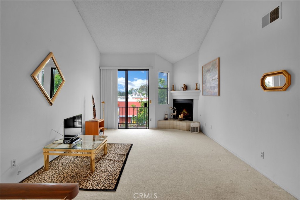 6323 Reseda Boulevard #44
