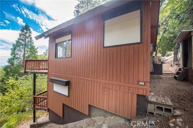 24 Fredalba, Running Springs, CA 92382