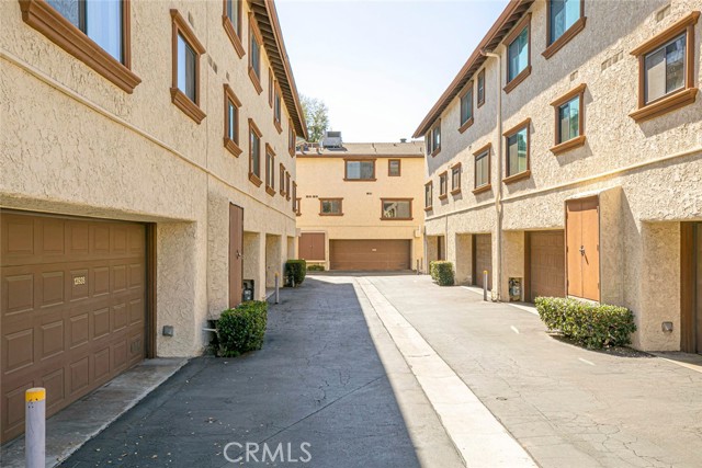 13930 Oxnard Street photo 7