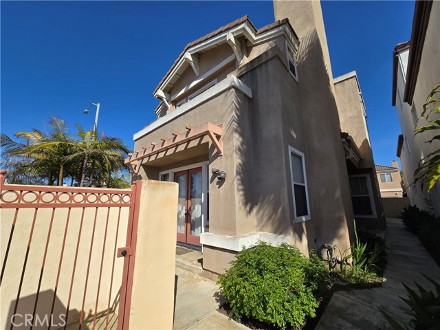 624 Goldenwest Street, Huntington Beach CA: https://media.crmls.org/medias/2f3ba091-c4a3-4169-8460-d12b57d978f5.jpg