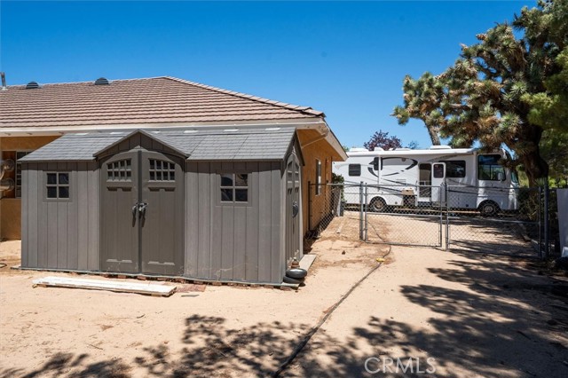 2056 W Avenue O, Palmdale CA: https://media.crmls.org/medias/2f3d6e19-c54f-4257-99c7-acd63fad62b3.jpg