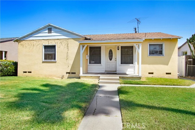Detail Gallery Image 1 of 15 For 18003 Saticoy St, Reseda,  CA 91335 - 3 Beds | 2 Baths