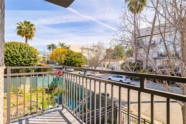 1227 N June Street, Hollywood CA: https://media.crmls.org/medias/2f3e5490-6823-44b8-a71e-e05a32eb16db.jpg