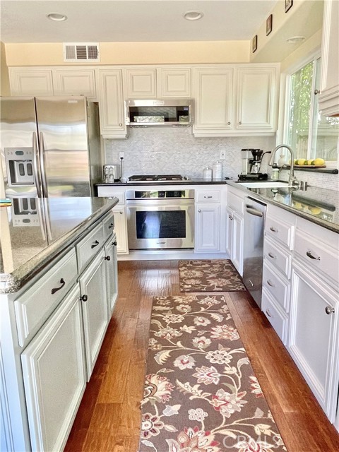 Detail Gallery Image 6 of 41 For 1 Espalier Dr, Lake Forest,  CA 92610 - 6 Beds | 3/1 Baths