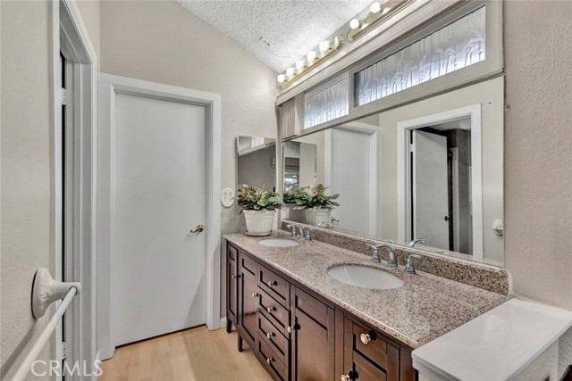 Detail Gallery Image 16 of 39 For 14602 Devonshire Ave, Tustin,  CA 92780 - 4 Beds | 2/1 Baths