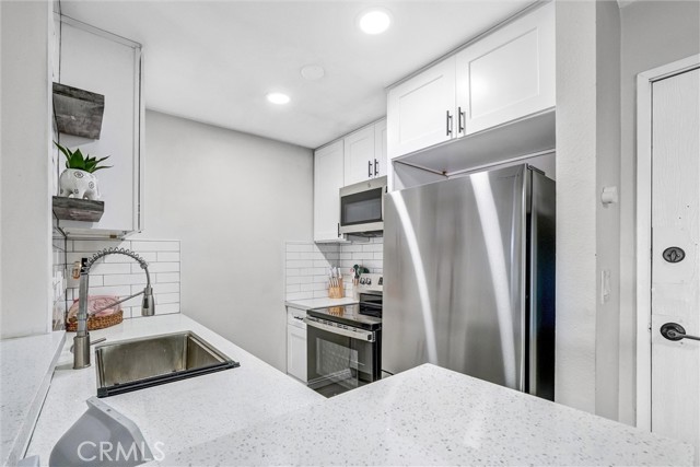 21800 Schoenborn, 260 photo 11