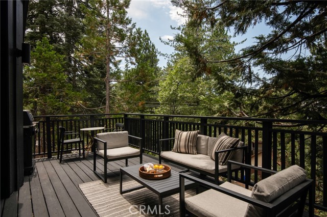 Detail Gallery Image 9 of 28 For 889 Sandalwood Dr, Lake Arrowhead,  CA 92352 - 4 Beds | 2/1 Baths