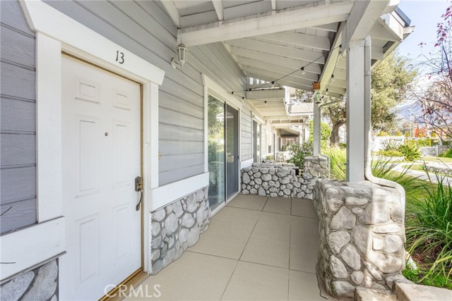 50 W Mountain Street, Pasadena CA: https://media.crmls.org/medias/2f403884-c9e3-475a-888e-6812ae35db53.jpg