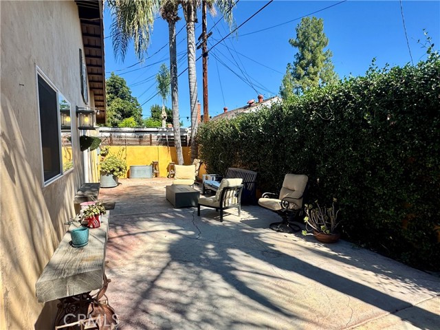 Detail Gallery Image 23 of 36 For 7326 Vanalden, Reseda,  CA 91335 - 3 Beds | 3 Baths