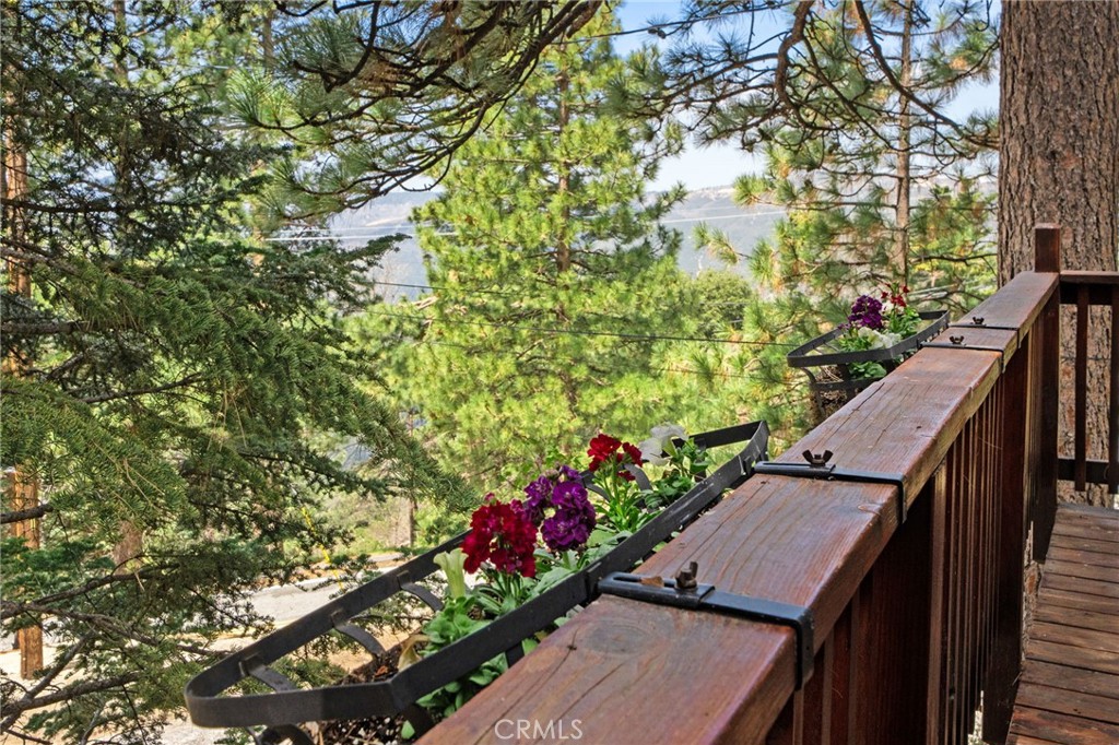 https://media.crmls.org/medias/2f404e37-252a-4937-8aed-957b3d9b56ee.jpg?preset=X-Large